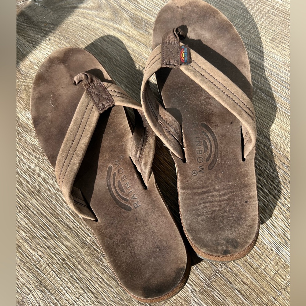 Rainbow ladies dip flop sandals in chestnut